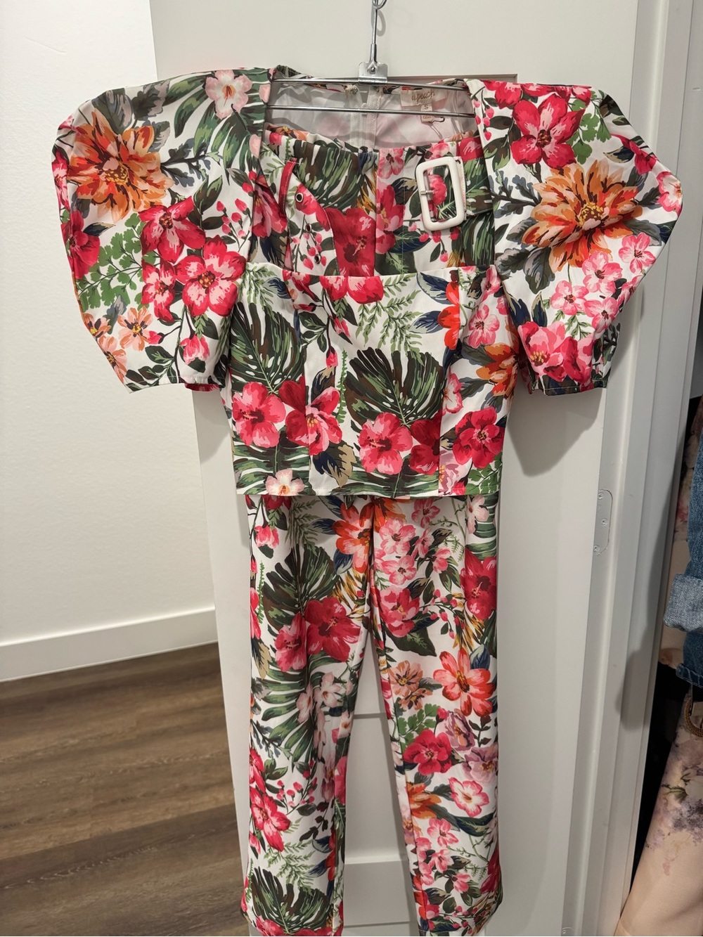 Matching set - Picture 1 of 6